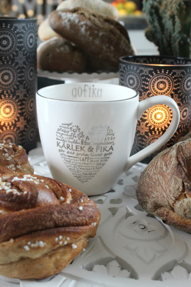 Mugg Kärlek & Fika från Majas lyktor säljs till förmån för Barncancerfonden